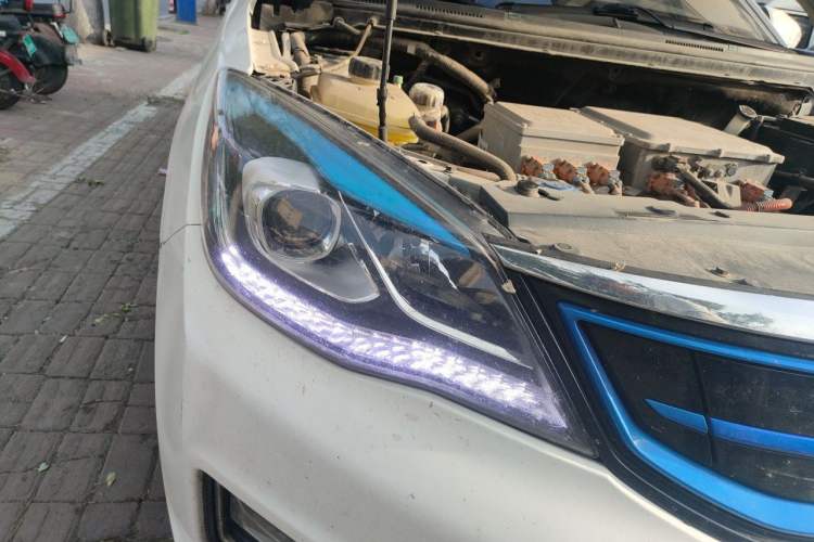 Used Dongfeng Aeolus E70 2019 500 Ultra-Comfort Edition Right Front Headlight