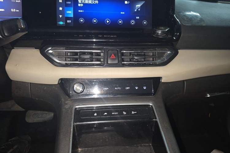 Used Dongfeng Aeolus E70 2020 600 Super Delight Edition Audio And AC Panel