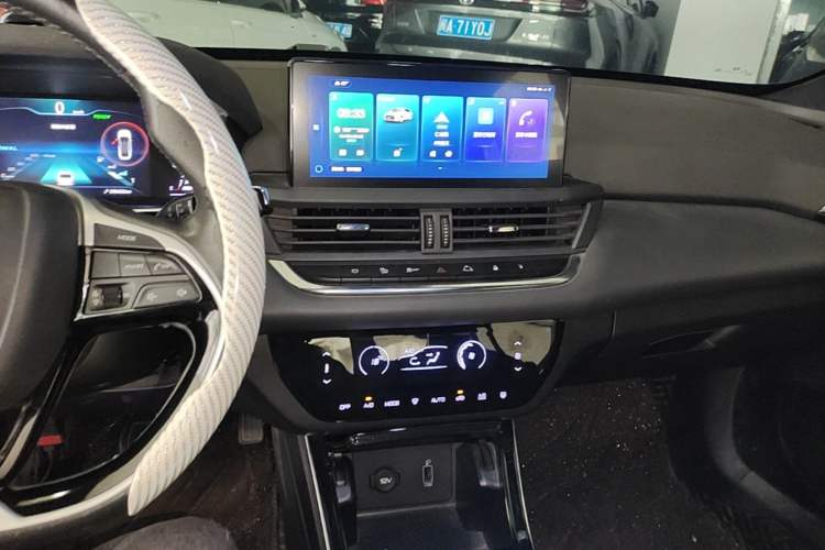 Used Dongfeng Aeolus E70 2020 500 Supreme Edition Audio And AC Panel