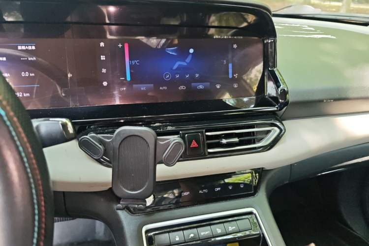 Used Dongfeng Aeolus E70 2020 500 Super Delight Edition Audio And AC Panel