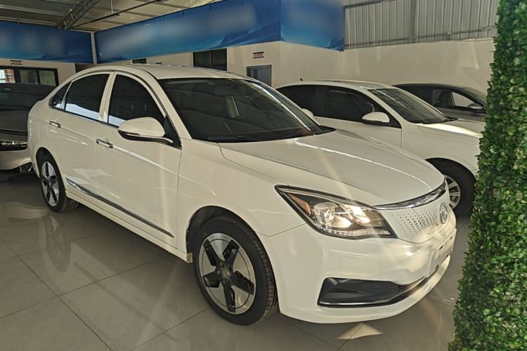 Used Dongfeng Aeolus E70 2020 500 Supreme Edition Front Right 45 Deg