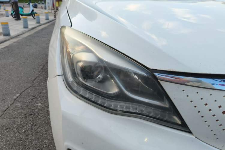 Used Dongfeng Aeolus E70 2020 500 Supreme Edition Right Front Headlight