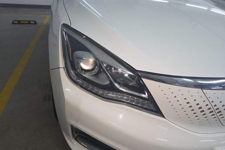 Used Dongfeng Aeolus E70 2020 600 Super Delight Edition Right Front Headlight