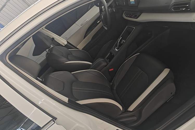 Used Dongfeng Aeolus E70 2020 500 Supreme Edition Right Front Seat