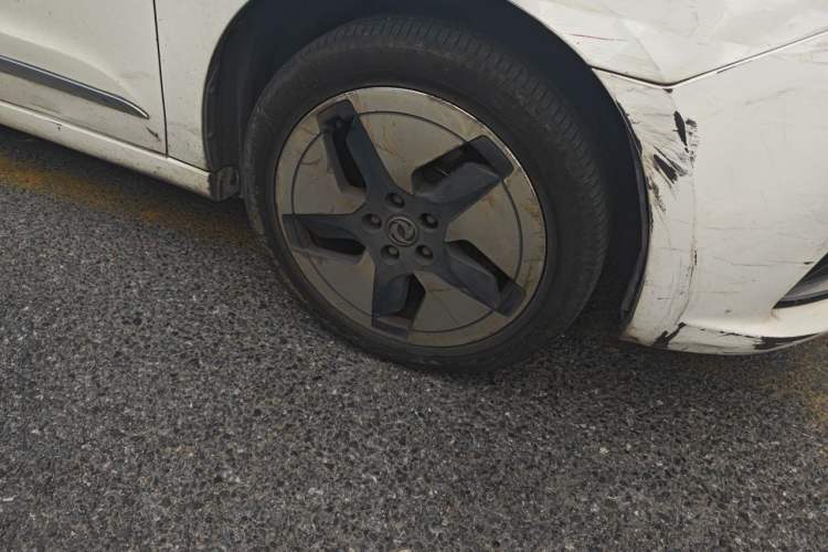 Used Dongfeng Aeolus E70 2020 500 Super Delight Edition Right Front Wheel Hub