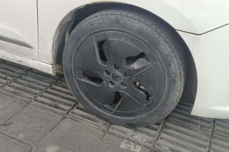 Used Dongfeng Aeolus E70 2020 500 Super Delight Edition Right Front Wheel Hub