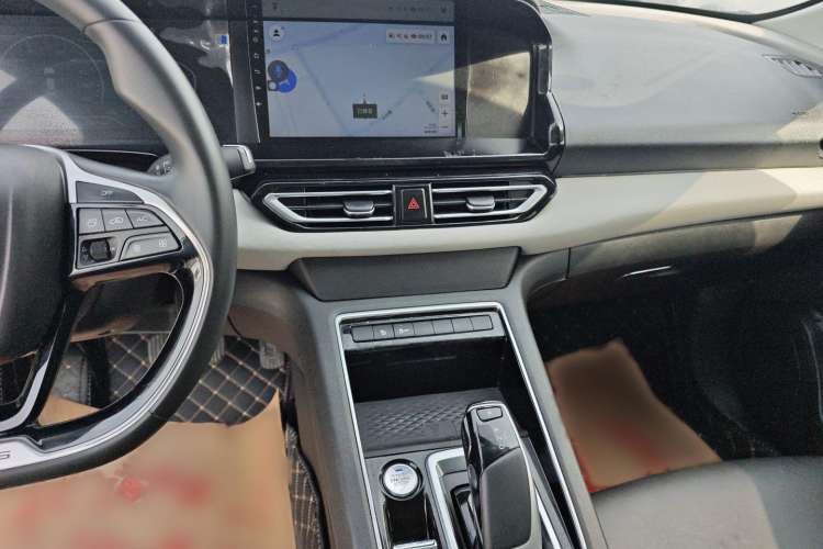Used Dongfeng Aeolus E70 2021 Revised Version 360H Battery-Swap Edition Audio And AC Panel
