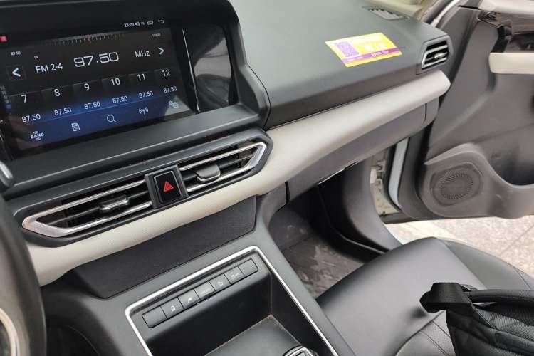 Used Dongfeng Aeolus E70 2021 500 Ultra-Comfort Edition Audio And AC Panel