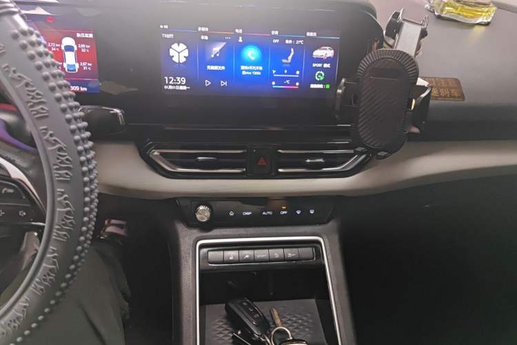 Used Dongfeng Aeolus E70 2021 500 Super Delight Edition Audio And AC Panel