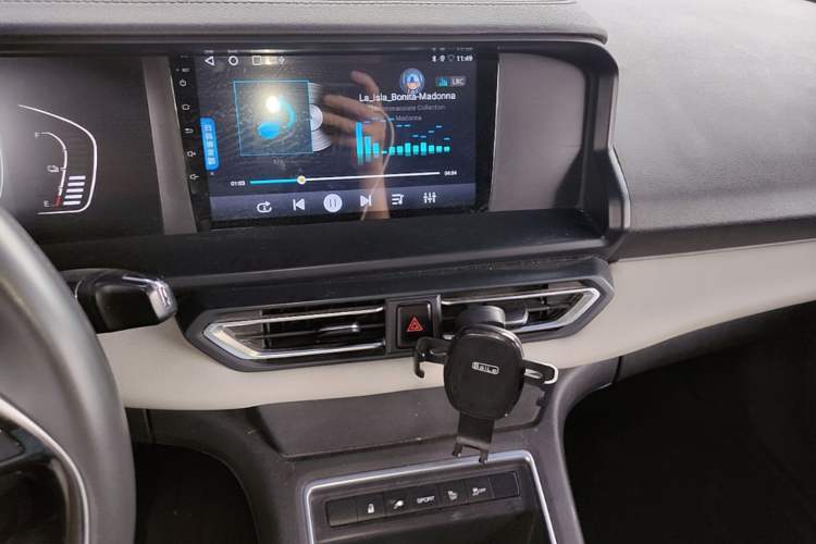 Used Dongfeng Aeolus E70 2021 Revised Version 500 Ultra-Comfort Edition Audio And AC Panel