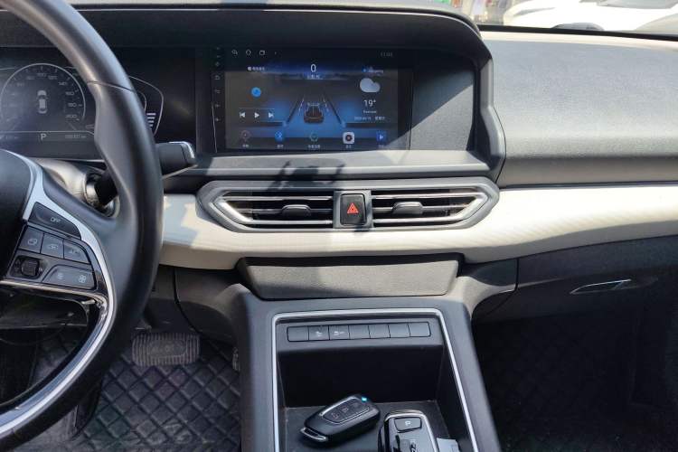 Used Dongfeng Aeolus E70 2021 Revised Version 360H Battery-Swap Edition Audio And AC Panel