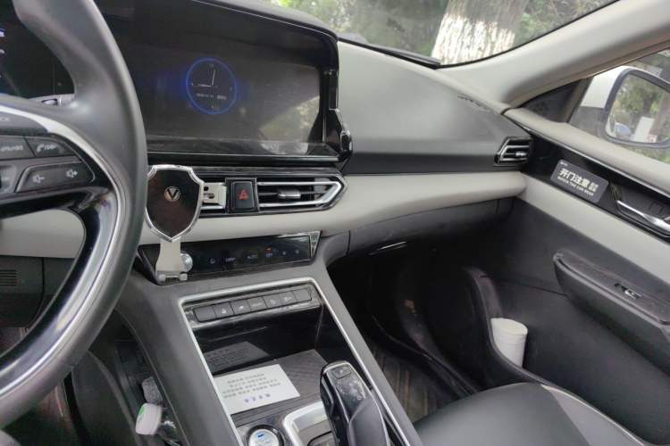 Used Dongfeng Aeolus E70 2021 500 Ultra-Comfort Edition Audio And AC Panel