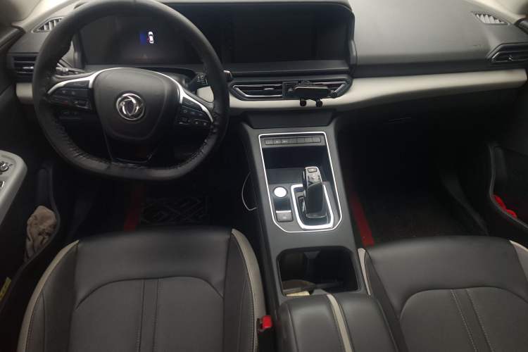 Used Dongfeng Aeolus E70 2021 Revised Version 360H Battery-Swap Edition Center Console