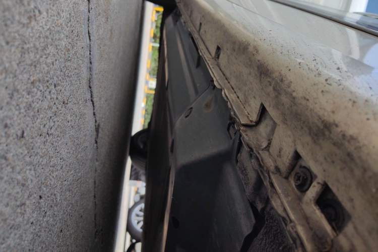 Used Dongfeng Aeolus E70 2021 Revised Version 3 500 Ultra-Comfort Edition Chassis Front Right