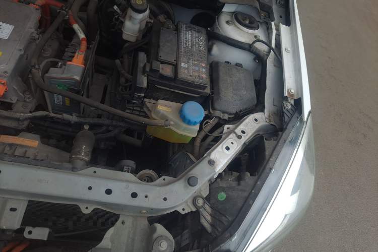 Used Dongfeng Aeolus E70 2021 Revised Version 360H Battery-Swap Edition Engine Bay Left