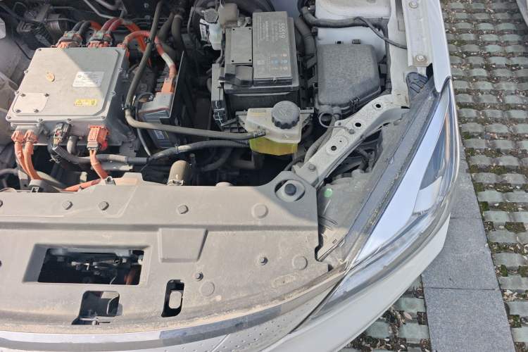 Used Dongfeng Aeolus E70 2021 Revised Version 360H Battery-Swap Edition Engine Bay Left