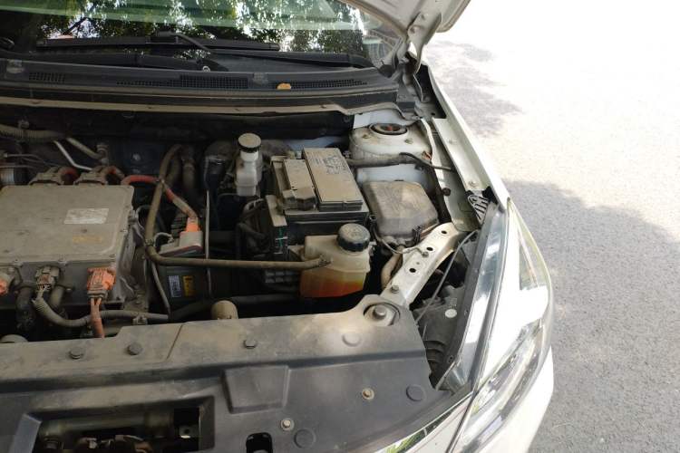 Used Dongfeng Aeolus E70 2021 Revised Version 360H Battery-Swap Edition Engine Bay Left