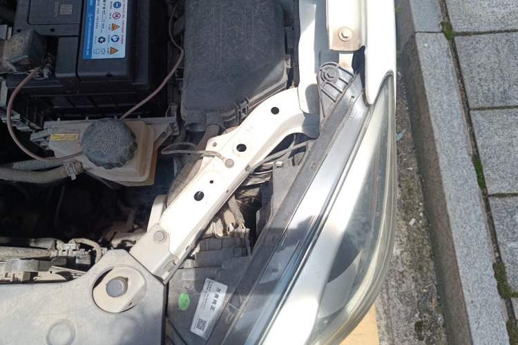 Used Dongfeng Aeolus E70 2021 Revised Version 500 Ultra-Comfort Edition Engine Bay Left