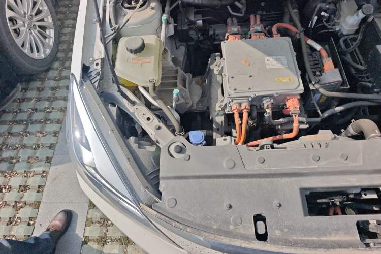 Used Dongfeng Aeolus E70 2021 Revised Version 360H Battery-Swap Edition Engine Bay Right