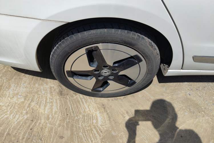 Used Dongfeng Aeolus E70 2021 Revised Version 360H Battery-Swap Edition Exterior 5