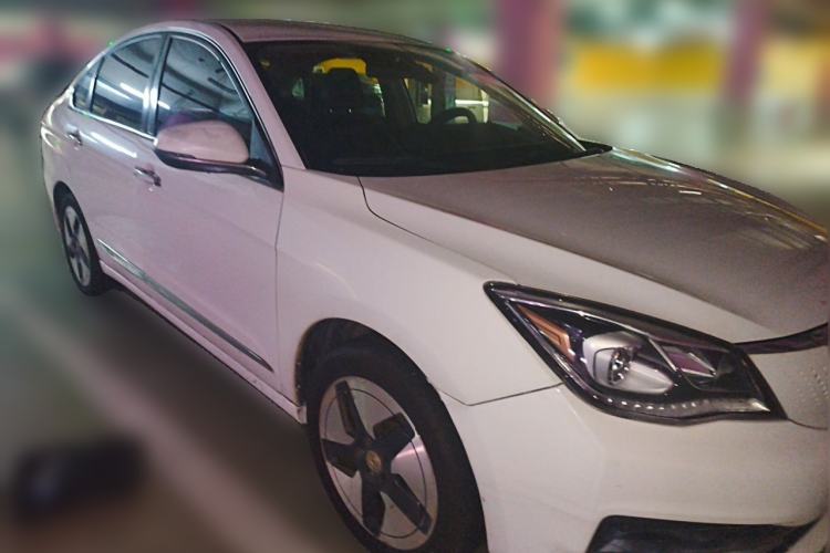 Used Dongfeng Aeolus E70 2021 500 Ultra-Comfort Edition Front Right 45 Deg