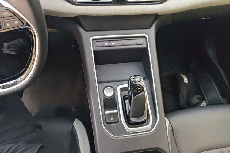 Used Dongfeng Aeolus E70 2021 Revised Version 360H Battery-Swap Edition Gear Lever