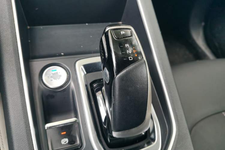 Used Dongfeng Aeolus E70 2021 Revised Version 360H Battery-Swap Edition Gear Lever
