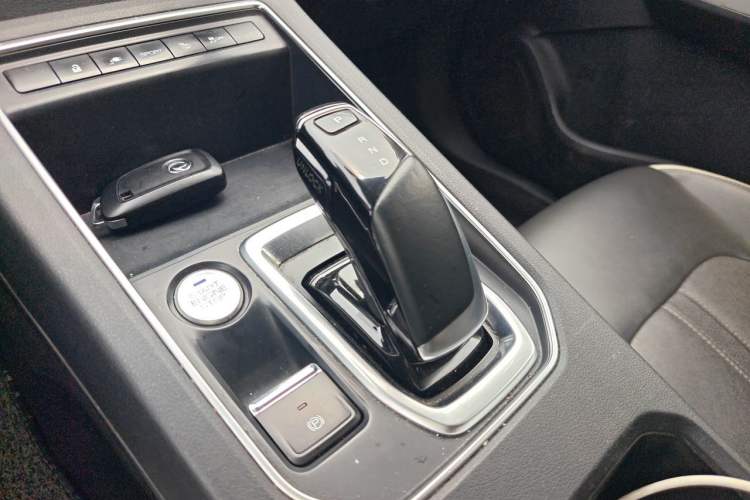 Used Dongfeng Aeolus E70 2021 Revised Version 3 500 Ultra-Comfort Edition Gear Lever