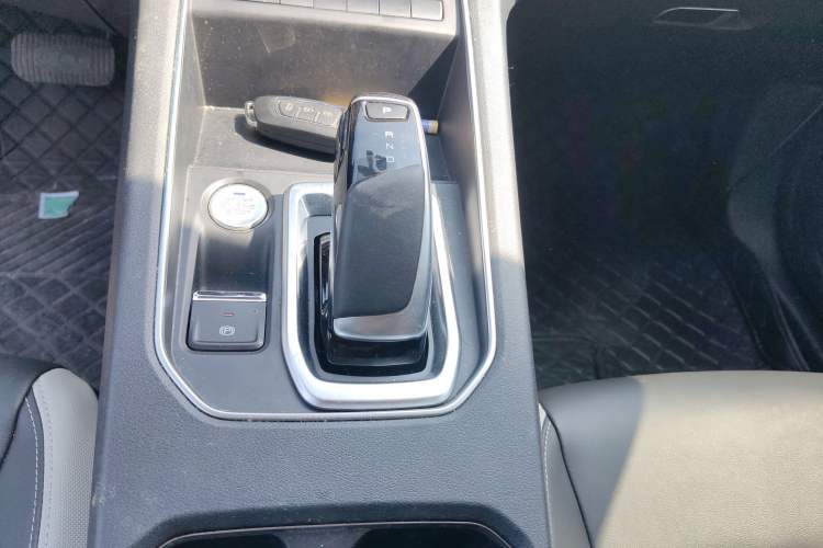 Used Dongfeng Aeolus E70 2021 Revised Version 360H Battery-Swap Edition Gear Lever