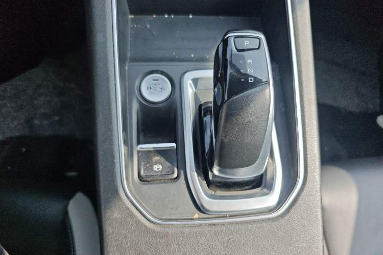 Used Dongfeng Aeolus E70 2021 Revised Version 360H Battery-Swap Edition Gear Lever