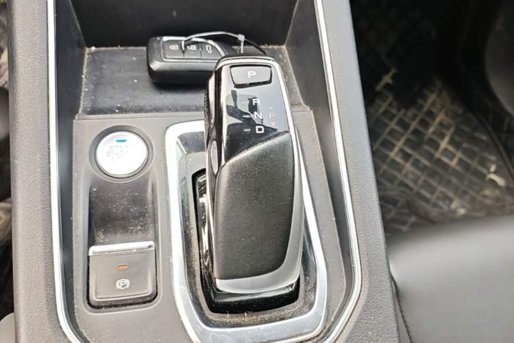 Used Dongfeng Aeolus E70 2021 Revised Version 360H Battery-Swap Edition Gear Lever
