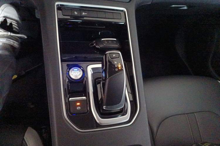 Used Dongfeng Aeolus E70 2021 Revised Version 360H Battery-Swap Edition Gear Lever