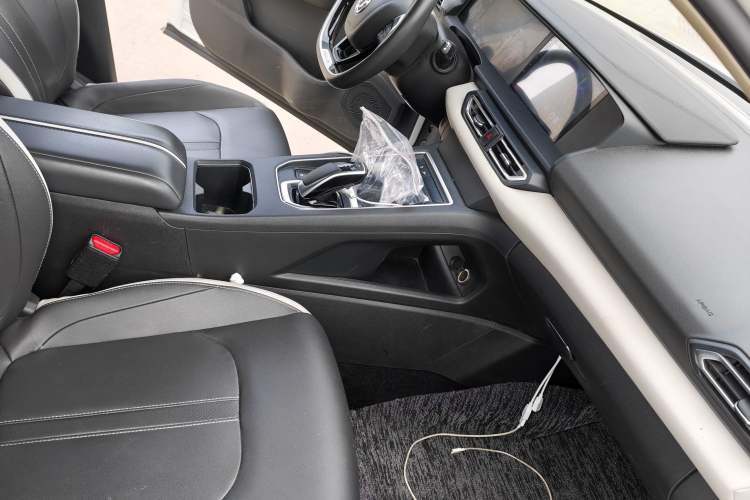 Used Dongfeng Aeolus E70 2021 Revised Version 360H Battery-Swap Edition Interior 3