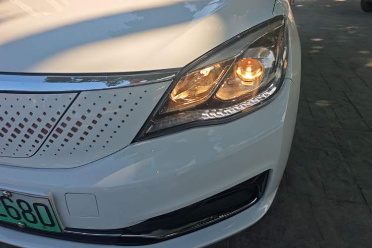Used Dongfeng Aeolus E70 2021 Revised Version 3 500 Ultra-Comfort Edition Left Front Headlight