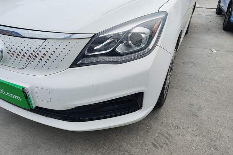 Used Dongfeng Aeolus E70 2021 Revised Version 3 500 Ultra-Comfort Edition Left Front Headlight