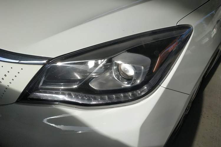 Used Dongfeng Aeolus E70 2021 Revised Version 360H Battery-Swap Edition Left Front Headlight