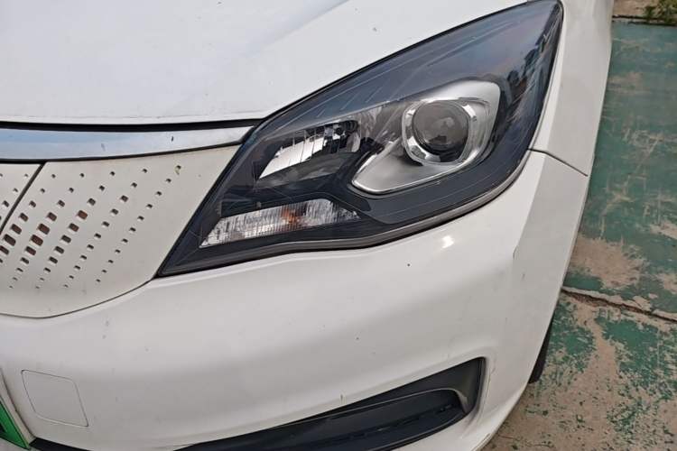 Used Dongfeng Aeolus E70 2021 Revised Version 360H Battery-Swap Edition Left Front Headlight