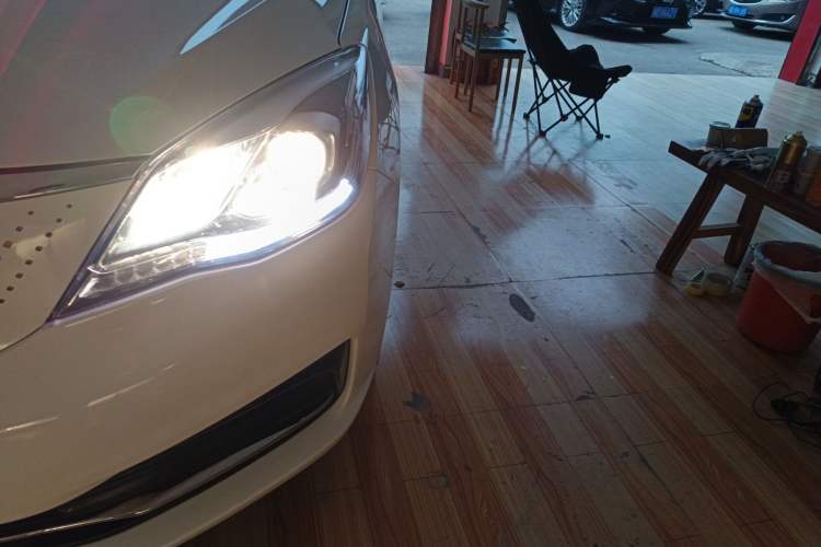 Used Dongfeng Aeolus E70 2021 Revised Version 360H Battery-Swap Edition Left Front Headlight