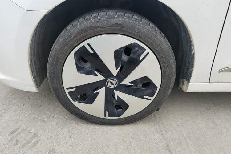 Used Dongfeng Aeolus E70 2021 Revised Version 3 500 Ultra-Comfort Edition Left Front Wheel Hub