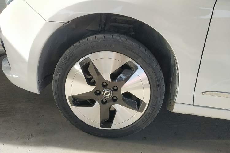 Used Dongfeng Aeolus E70 2021 Revised Version 360H Battery-Swap Edition Left Front Wheel Hub