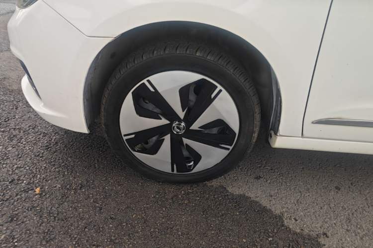 Used Dongfeng Aeolus E70 2021 Revised Version 3 500 Ultra-Comfort Edition Left Front Wheel Hub