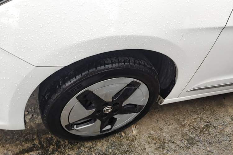 Used Dongfeng Aeolus E70 2021 Revised Version 500 Ultra-Comfort Edition Left Front Wheel Hub
