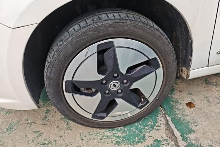 Used Dongfeng Aeolus E70 2021 Revised Version 360H Battery-Swap Edition Left Front Wheel Hub