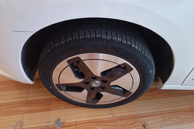 Used Dongfeng Aeolus E70 2021 Revised Version 360H Battery-Swap Edition Left Front Wheel Hub