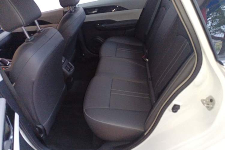 Used Dongfeng Aeolus E70 2021 Revised Version 360H Battery-Swap Edition Left Rear Seat