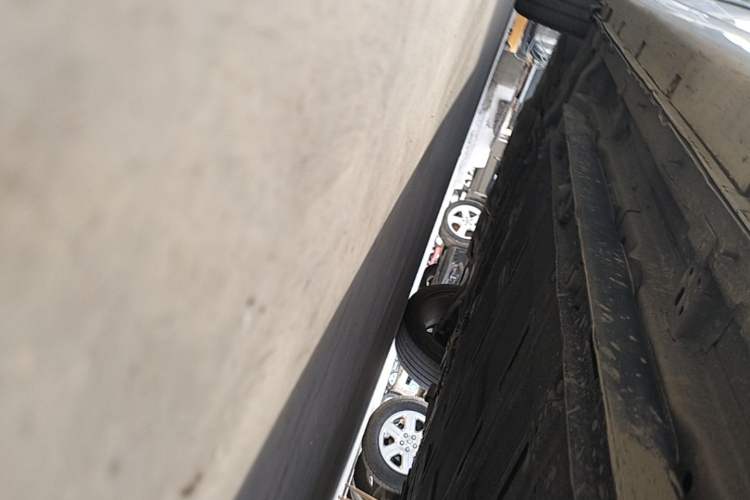 Used Dongfeng Aeolus E70 2021 360H Battery-Swap Version Left Side Sill
