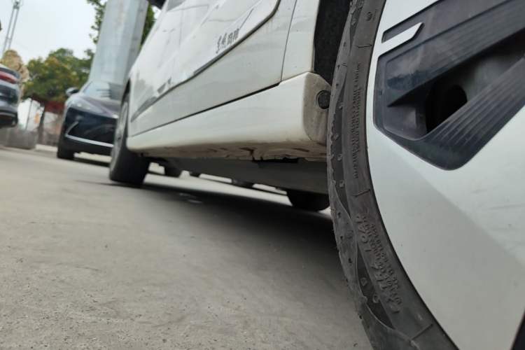 Used Dongfeng Aeolus E70 2021 Revised Version 3 500 Ultra-Comfort Edition Left Side Sill