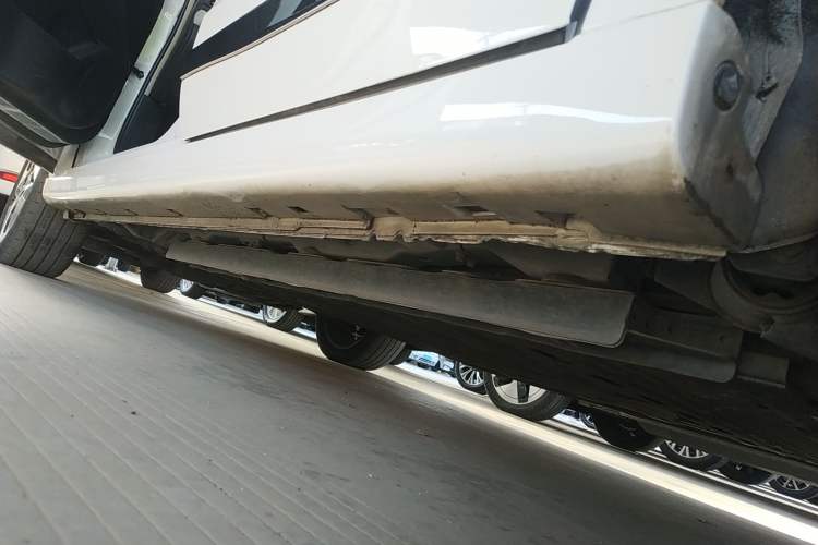 Used Dongfeng Aeolus E70 2021 Revised Version 360H Battery-Swap Edition Left Side Sill