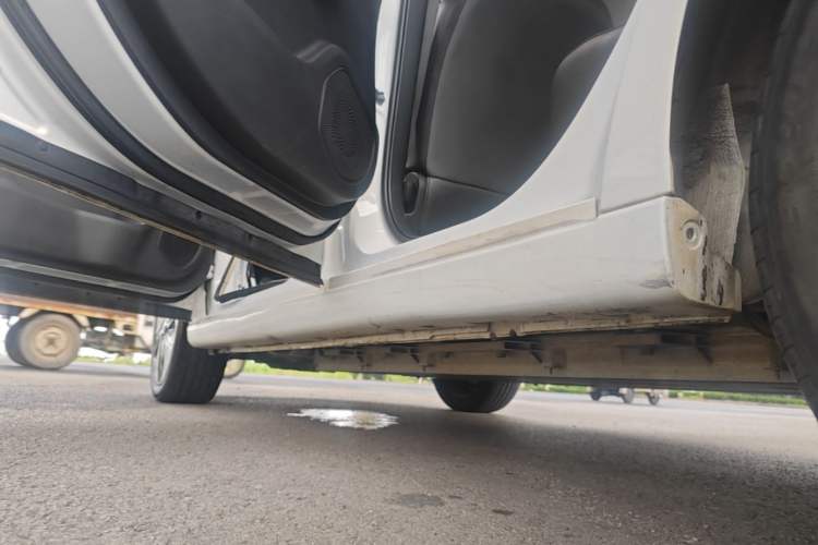 Used Dongfeng Aeolus E70 2021 Revised Version 3 500 Ultra-Comfort Edition Left Side Sill