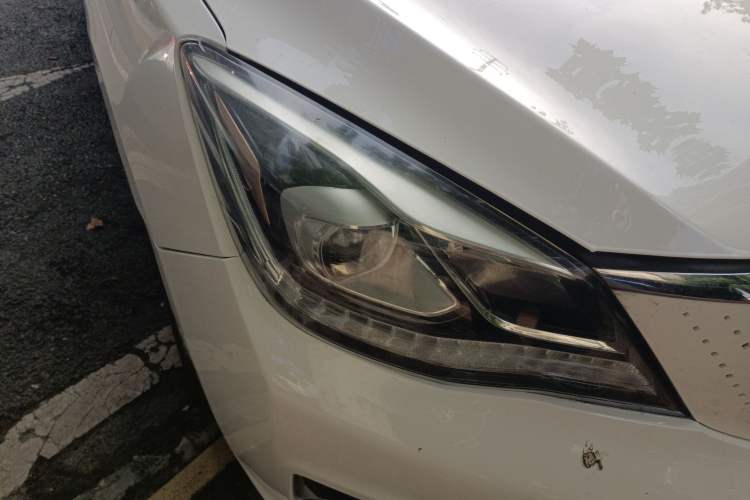 Used Dongfeng Aeolus E70 2021 360H Battery-Swap Version Right Front Headlight